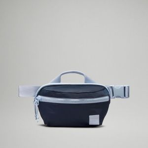 Lululemon All Day Essentials Belt Bag NWT true navy blue linen